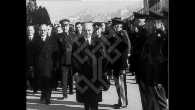 İsmet İnönü'nün Atatürk'ün Ölümünün 3'üncü Yıl Dönümünde Muvakkat Kabri Ziyareti