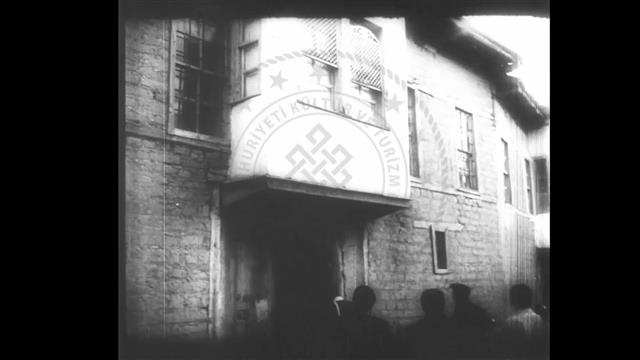 O Bir Köy Çocuğuydu